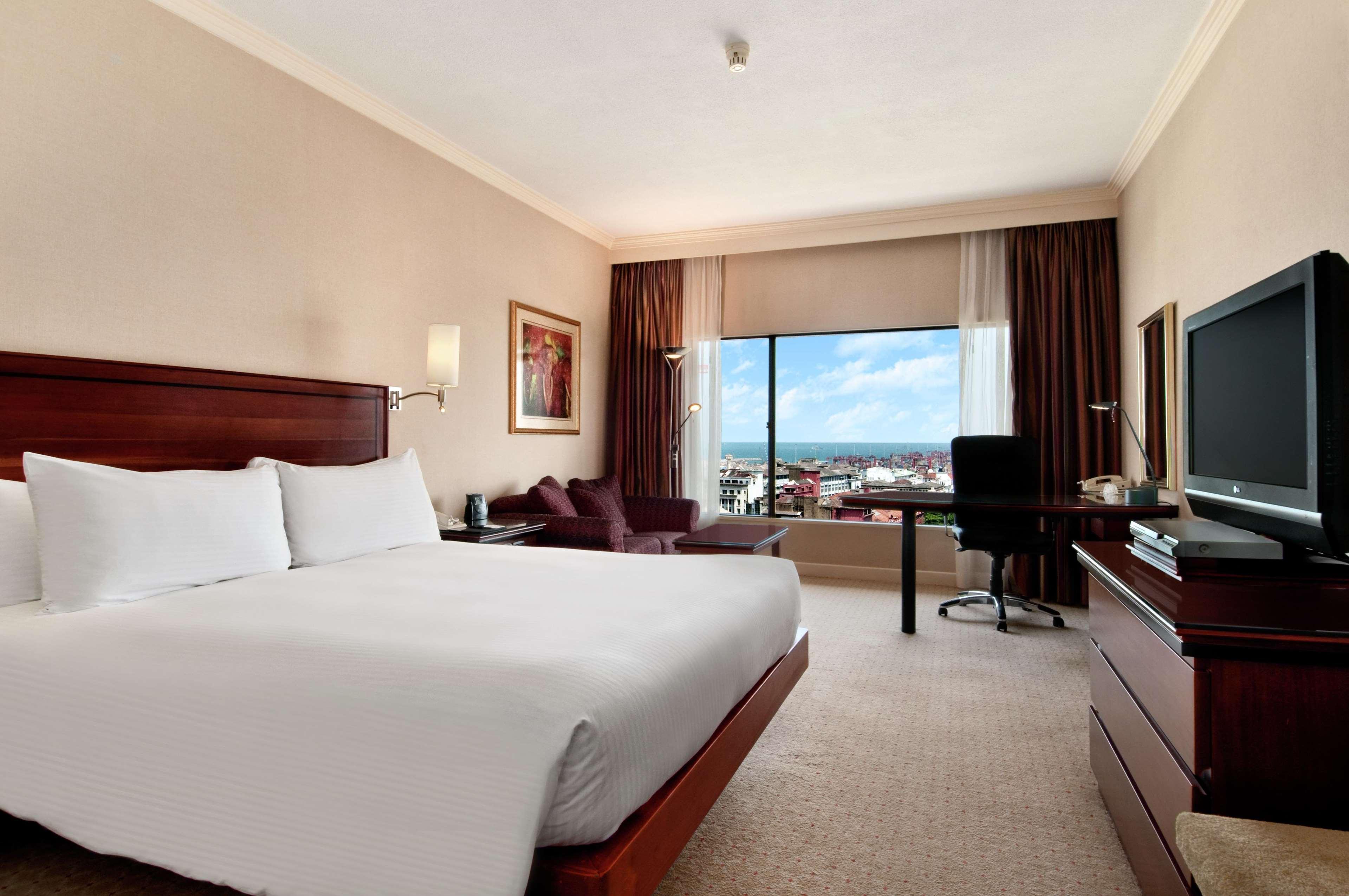 Hilton Colombo Hotel Room photo